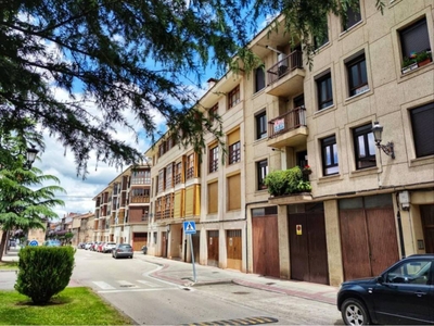 Venta Piso Ezcaray. Piso de tres habitaciones en Calle CALVARIO 39. Buen estado segunda planta con terraza