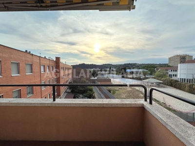 Venta Piso Granollers. Piso de tres habitaciones Tercera planta con balcón