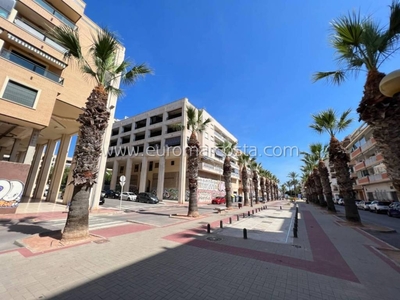 Venta Piso Guardamar del Segura. Piso de tres habitaciones en Calle Puerta de Riad. Buen estado segunda planta con terraza