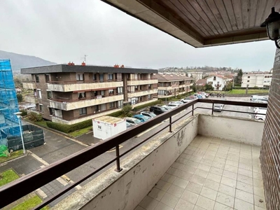 Venta Piso Hondarribia. Piso de dos habitaciones en Mendelu. Buen estado segunda planta con terraza calefacción individual