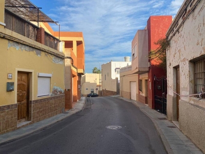 Venta Piso Huércal de Almería. Piso de tres habitaciones en Buenavista 25. Segunda planta con terraza