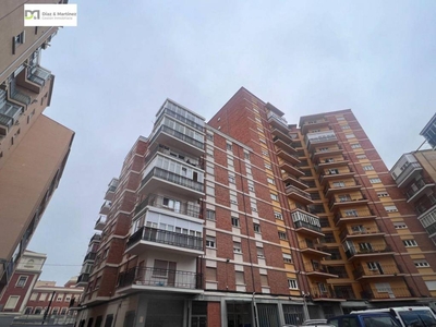 Venta Piso León. Piso de tres habitaciones Tercera planta con terraza