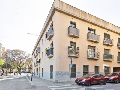 Venta Piso L'Hospitalet de Llobregat. Piso de tres habitaciones en Goya 10. Segunda planta con terraza