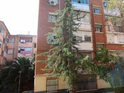 Venta Piso Madrid. Piso de tres habitaciones en Calle Gomez De Arteche. Tercera planta