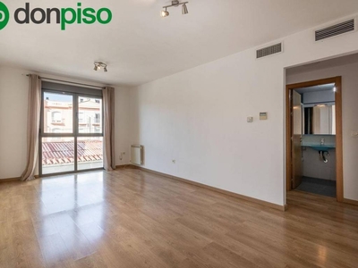 Venta Piso Maracena. Piso de dos habitaciones en Ramon Y Cajal. Primera planta