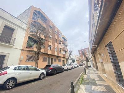 Venta Piso Mérida. Piso de cuatro habitaciones Entreplanta plaza de aparcamiento con terraza