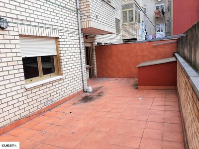 Venta Piso Mieres (Asturias). Piso de tres habitaciones en Calle alfonso camin 23. A reformar primera planta con terraza
