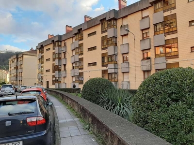 Venta Piso Mieres (Asturias). Piso de tres habitaciones en Figaredo. Buen estado planta baja plaza de aparcamiento con terraza