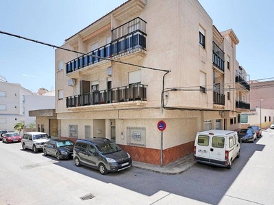 Venta Piso Motril. Piso de tres habitaciones en Calle Colina.