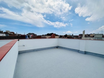 Venta Piso Sabadell. Piso de tres habitaciones en Llobet De. Con terraza