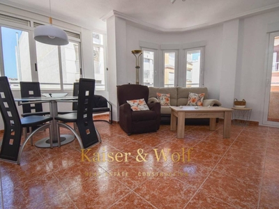 Venta Piso Santa Pola. Piso de tres habitaciones en Calle Santa Isabel. Buen estado tercera planta con terraza