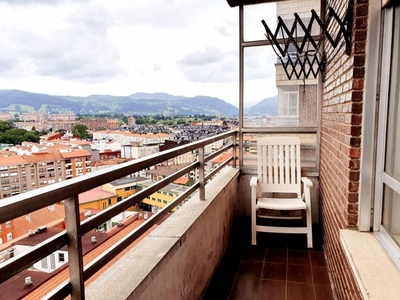 Venta Piso Torrelavega. Piso de tres habitaciones 12 con balcón