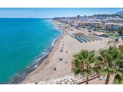 Venta Piso Torremolinos. Piso de tres habitaciones en Calle Montmatre. A reformar sexta planta con terraza