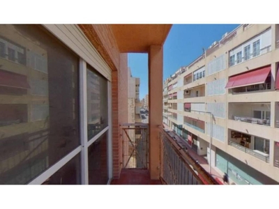 Venta Piso Torrevieja. Piso de tres habitaciones en Calle BAZAN 35. Buen estado tercera planta con balcón