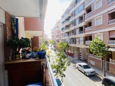 Venta Piso Torrevieja. Piso de tres habitaciones Primera planta con terraza