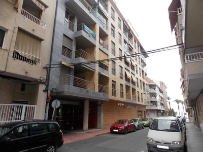 Venta Piso Torrevieja. Piso de tres habitaciones Segunda planta con terraza