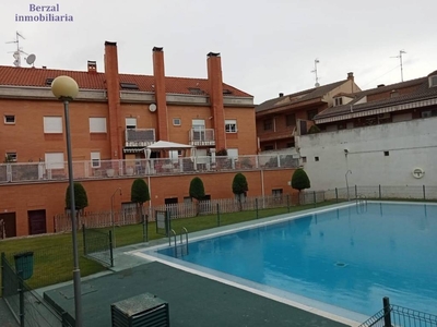 Venta Piso Villamediana de Iregua. Piso de cuatro habitaciones en Carmelo Tecedor. Segunda planta con terraza