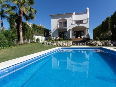 Villa independiente en venta en Estepona