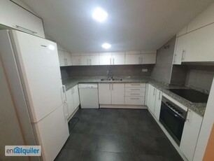 Bonito duplex invertido amueblado. Primera planta: 2 hbt, 1 ba? O, balcón, video portero. Planta superior: comedor con cocina americana, 1 balcón, 1 aseo cuarto para la caldera y lavadora, gran terraza, suelos de parket, calefacción individual a gas,.