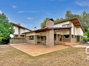 CHALET ATEMPORAL CON VISTAS PANORÁMICAS - GOLF GIRONA