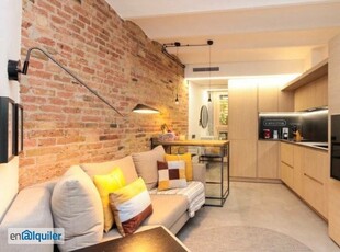 Estudio moderno con balcón y aire acondicionado en alquiler en el Eixample central