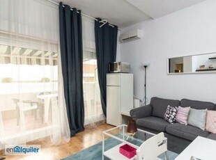 Increíble apartamento de 3 dormitorios con balcón en alquiler en Moncloa