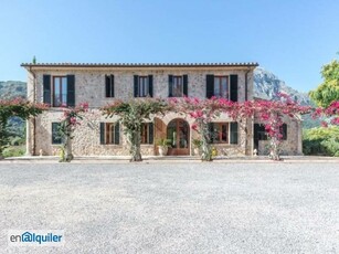 Villa de lujo con impactantes vistas a las montañas en Pollensa