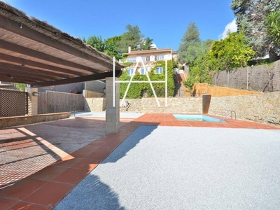 Alquiler Chalet en Bilbenyes Sant Vicenç de Montalt. Calefacción central 267 m²