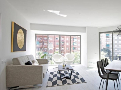 Alquiler Piso Barcelona. Piso de tres habitaciones en Carrer d'Ausiàs Marc. Con terraza