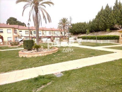 Casa adosada en venta en Afueras de Jaén - Urb. Jardines de La Yuca