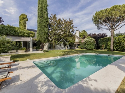 Casa / villa de 1,100m² en venta en Pozuelo, Madrid