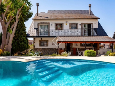Casa / villa de 328m² en venta en Montemar, Barcelona
