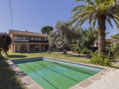 Casa / villa de 400m² con 1,570m² de jardín en venta en Boadilla Monte