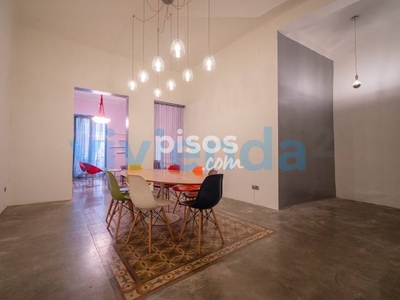 Piso en venta en Embajadores