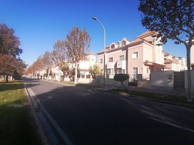 Venta Casa unifamiliar Dos Hermanas. Con terraza 272 m²