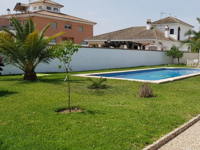 Venta de casa con piscina en Montequinto (Dos Hermanas), Centro