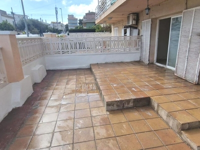 Venta de piso con terraza en Cunit