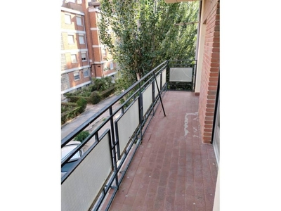 Venta Piso Albacete. Piso de tres habitaciones A reformar tercera planta con balcón