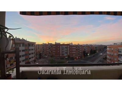 Venta Piso Dos Hermanas. Piso de cuatro habitaciones en Avenida Europa 101. Buen estado cuarta planta con terraza