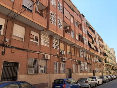 Venta Piso Elche - Elx. Piso de tres habitaciones en Jose Grau NiÑoles 33. Cuarta planta con balcón