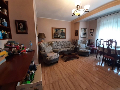 Venta Piso Villena. Piso de cuatro habitaciones Con balcón