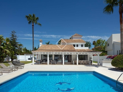 Casa / villa de 295m² con 77m² terraza en venta en Nueva Andalucía