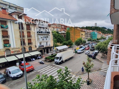 Venta Piso Laredo. Piso de tres habitaciones Buen estado segunda planta con terraza