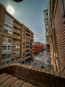 Venta Piso Lorca. Piso de cuatro habitaciones en Avenida Juan Carlos I 71. Muy buen estado tercera planta con balcón calefacción central