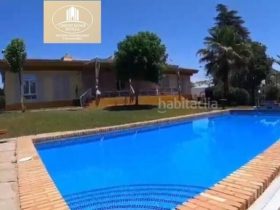Alquiler casa con 9 habitaciones con piscina y aire acondicionado en Alcalá de Guadaira