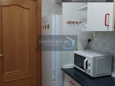 Alquiler Piso Albacete. Piso de tres habitaciones Con balcón calefacción individual