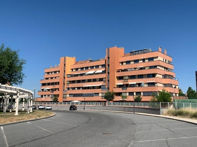 Alquiler Piso Ávila. Piso de dos habitaciones en Derechos Humanos 60. Tercera planta con terraza