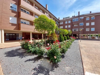 Alquiler Piso Ávila. Piso de tres habitaciones Segunda planta con terraza