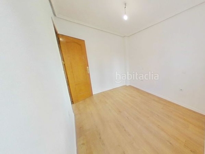 Alquiler piso con 3 habitaciones en Zofío Madrid