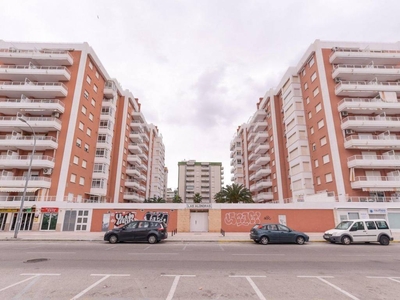 Alquiler Piso Gandia. Piso de tres habitaciones en Clot de la Mota 27. Con terraza